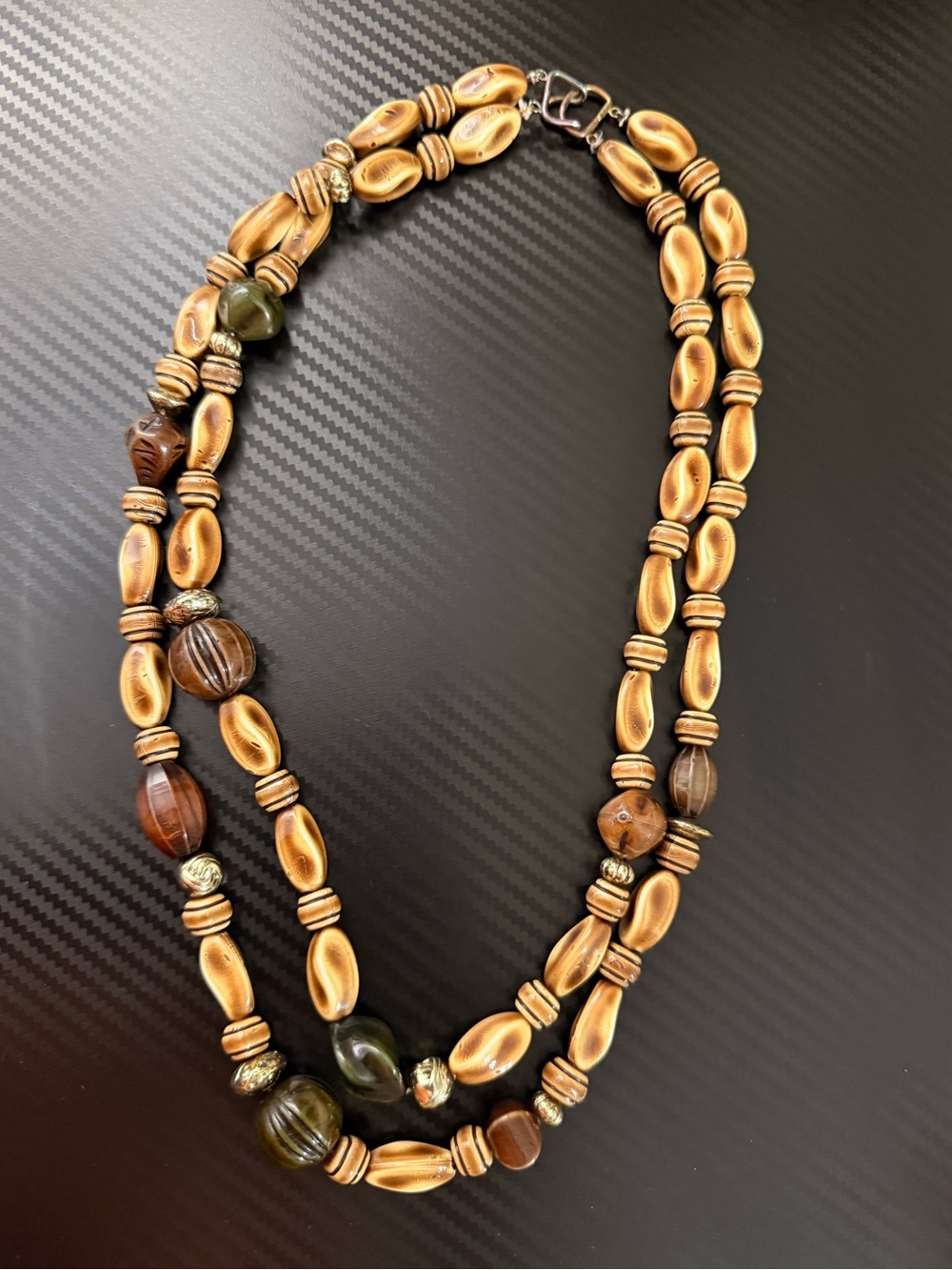 Lucite or acrylic resin vintage necklace 1970’s or 80’s